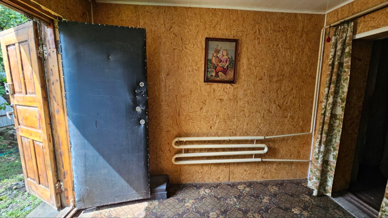 🏡Продаётся часть дома, ул. Глинки 19, напротив мойки. Планировка: 2 раздельные комнаты, кухня-гостинная. 🛠Газовый котёл, газовая печь. Площадь =50 м. Вода городская. Цена 975 т.р. 📄🇷🇺 Документы РФ. Готовы к продаже! ☎Звоните: +79595213070 📞...