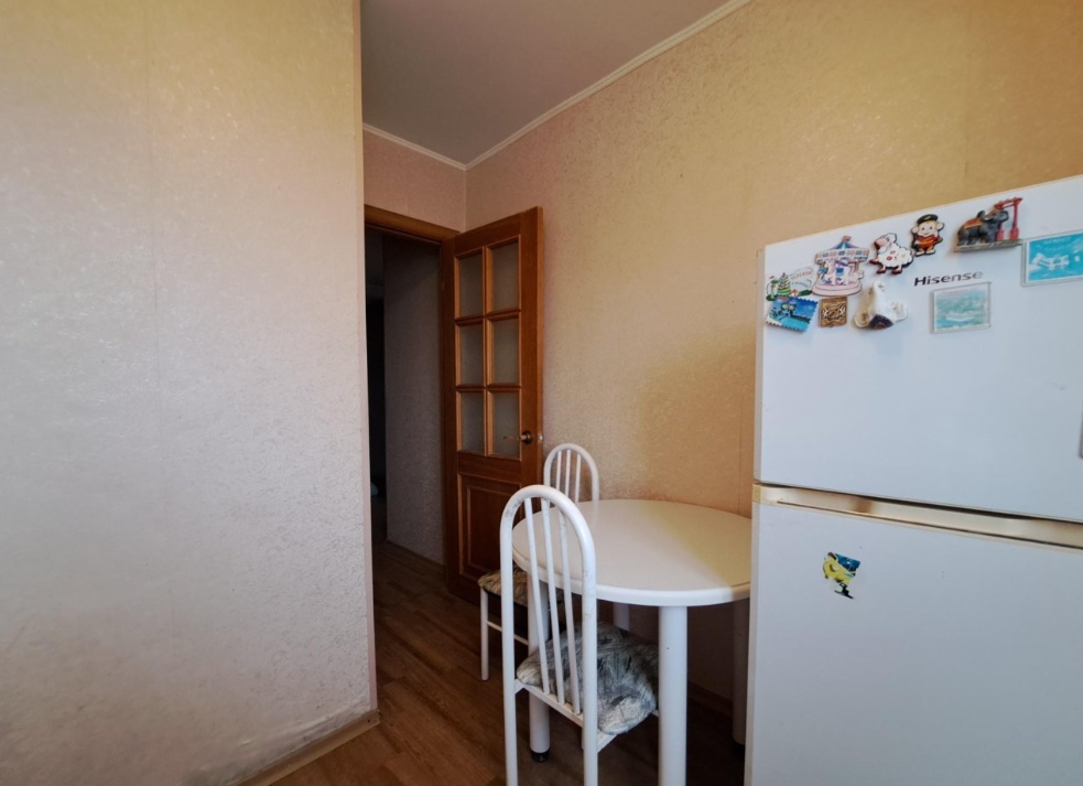 2ком квартира на Дзержинского, для проживания есть все необходимое: спальные места, телевизор, бойлер, стиральная машина - автомат, электрокамин, посуда и кухонный гарнитур. Сдается только на длительный срок! Цена 40000 + ком.услуги + залог. Единоразово услуги АН Обращаться по телефону: +79595796840...