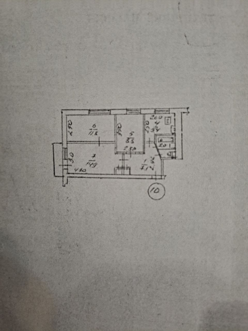 Продам 3х комнатную квартиру на квартале Комарова, 3/5, с АВТОНОМНЫМ ОТОПЛЕНИЕМ. В пешей доступности магазины, аптеки, остановка, школа (напротив дома), кинотеатр "Мир, " "Каштан". С/у раздельный, кладовка, кондиционер, двухконтурный котел, мебель, есть все для проживания. Хороший двор. До...