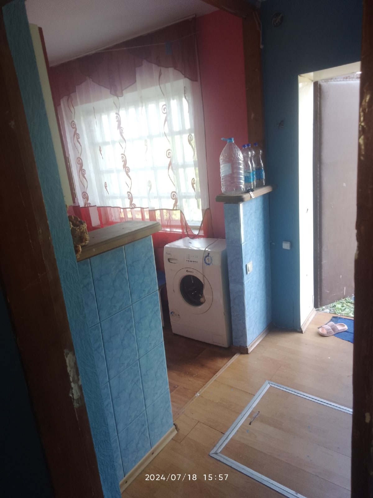 Продаётся дом в г. Стаханов по ул, Пролетарской два рядом стоящих участка, долгов нет, окна деревянные, есть подвал, 1,2🍋 торг уместен,все вопросы по, тл.89998791907