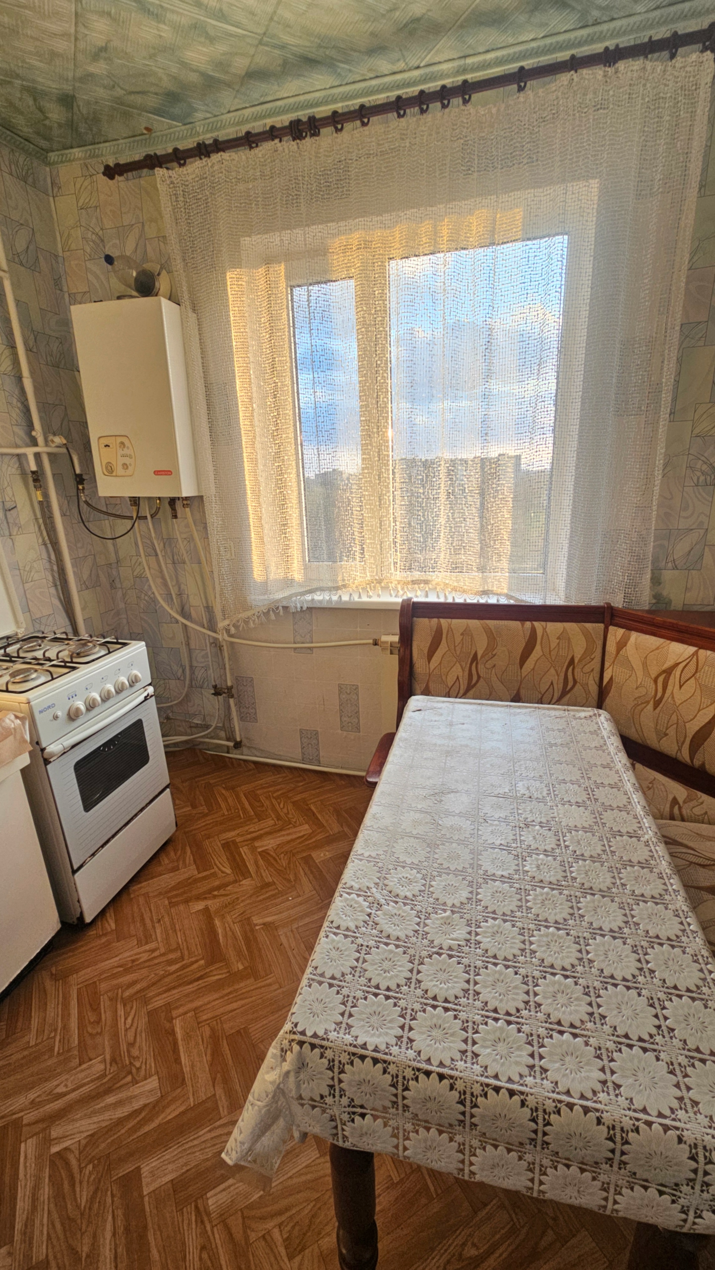 🏢Продаётся 2-х комнатная квартира в Свердловске, квартал 60 лет СССР, д. 34. 7-й этаж. 🛠 Чистое жилое состояние. Квартира тёплая, не угловая. Газовый двухконтурный котёл. Окна металлопластиковые. ✨ Вся мебель и бытовая техника остаются. Балкон застеклен. В подъезде установлен новый лифт. Цена 2,1 млн. 📄🇷🇺 Док...